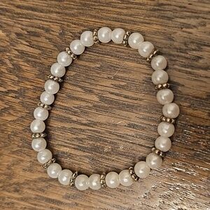 Elegant Pearl and Gold Beaded Bracelet